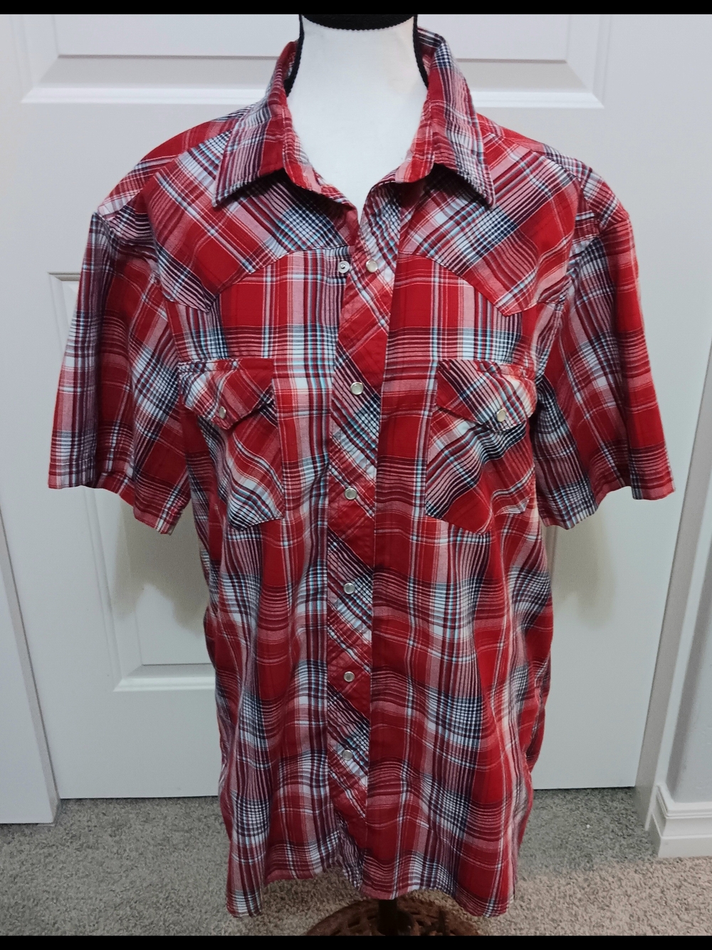 Men's Wrangler Red Plaid Short-Sleeve Button-Down Shirt